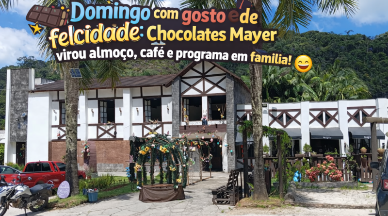 Fachada do Chocolates Mayer em Marechal Floriano, com arquitetura estilo europeu, cercada por palmeiras e montanhas ao fundo, em dia ensolarado, com título “Domingo com gosto de felicidade” e assinatura www.pautasolta.com .