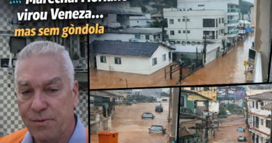 Montagem com três imagens do alagamento em Marechal Floriano durante as fortes chuvas de março de 2026. À esquerda, o prefeito Lidiney Gobbi aparece em vídeo nas redes sociais durante a crise. À direita e abaixo, ruas completamente inundadas, carros parcialmente submersos e moradores enfrentando água barrenta no centro da cidade. A imagem destaca o impacto do temporal e os transtornos causados à população.