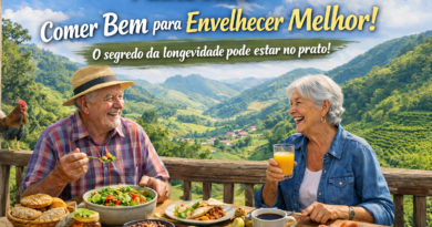Casal de idosos sorrindo enquanto compartilha uma refeição saudável em uma varanda rural com vista para as montanhas capixabas, mesa cheia de alimentos naturais como salada, frutas, pão e café; na arte aparece o título “Comer Bem para Envelhecer Melhor” e o site www.pautasolta.com .