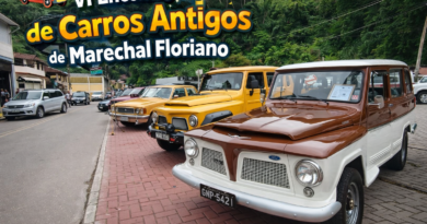 Carros antigos expostos no VI Encontro de Carros Antigos de Marechal Floriano, com modelos clássicos alinhados em rua da cidade e destaque para veículos restaurados em cenário das montanhas capixabas.