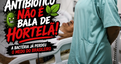 Profissional de saúde ao lado de paciente hospitalizado em quarto clínico, com arte gráfica no estilo Pauta Solta trazendo o título “Antibiótico não é bala de hortelã!” em letras estilizadas e provocativas sobre resistência bacteriana e automedicação.