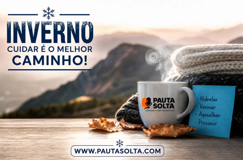 Cena de inverno nas montanhas ao amanhecer, com fundo desfocado de paisagem serrana. Em primeiro plano, uma caneca branca com a logomarca da Revista Pauta Solta, soltando vapor, ao lado de roupas de frio e folhas secas sobre uma mesa de madeira. Ao lado, um bilhete com dicas de cuidados no inverno. No canto superior esquerdo, título estilizado sobre inverno, e na parte inferior central, o endereço www.pautasolta.com
.