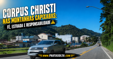 Rodovia BR-262 cortando a área urbana de Marechal Floriano, nas Montanhas Capixabas, em um dia de céu azul intenso. Um veículo passa em primeiro plano enquanto a estrada segue em direção às montanhas ao fundo. Sobre a imagem, o título destaca os cuidados necessários durante as viagens de Corpus Christi, reforçando a relação entre fé, estrada e responsabilidade.