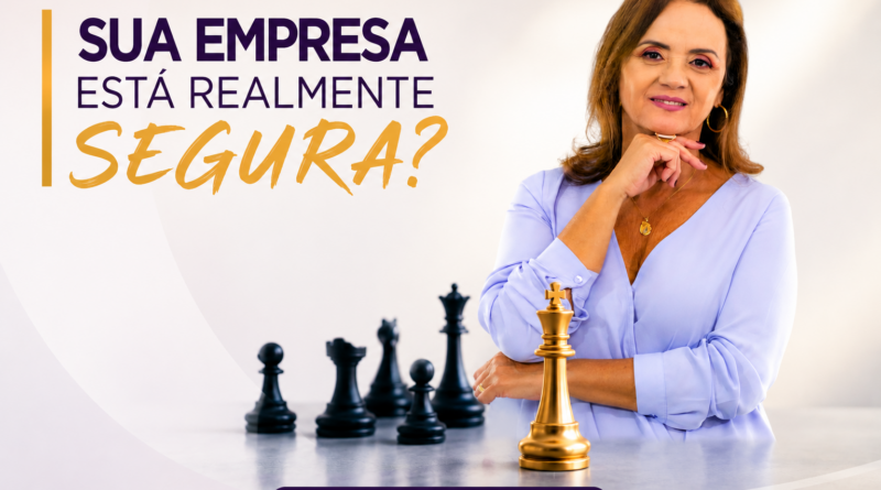 Psicóloga Jovaneide Polon em pose profissional, ao lado de peças de xadrez, com destaque para um rei dourado em primeiro plano. A imagem traz o título "Sua Empresa Está Realmente Segura?" em destaque no canto superior esquerdo, representando a reflexão sobre gestão de riscos psicossociais nas organizações. Na parte inferior, aparece o endereço www.pautasolta.com.