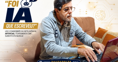 Jornalista Adelar Dias Junior trabalhando em um notebook em ambiente residencial, em composição gráfica sobre Inteligência Artificial. A arte traz elementos tecnológicos, ilustrações relacionadas à IA e o título “Foi IA que escreveu?”, destacando a reflexão sobre o uso consciente da Inteligência Artificial como ferramenta de apoio, sem substituir o pensamento humano.