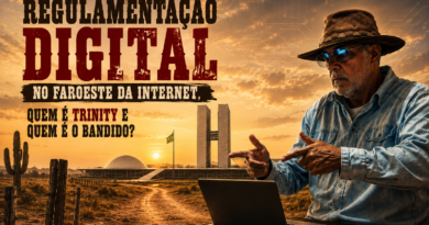 Ilustração editorial inspirada em filmes de faroeste italiano mostra um cowboy moderno usando chapéu e óculos diante de um notebook, em uma paisagem árida com o Congresso Nacional ao fundo. O cenário mistura elementos do Velho Oeste e da era digital para representar o debate sobre regulamentação das redes sociais. O título destaca: “Regulamentação Digital: No Faroeste da Internet, Quem é Trinity e Quem é o Bandido?”. No rodapé aparece o endereço www.pautasolta.com.