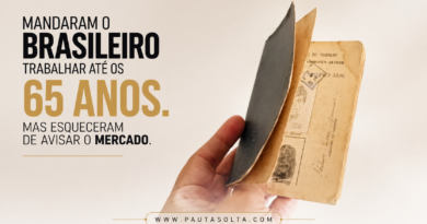 Imagem horizontal em estilo editorial, com fundo claro e minimalista. À direita, uma mão segura uma antiga carteira de trabalho aberta, com páginas amareladas pelo tempo, simbolizando a trajetória profissional e o envelhecimento da força de trabalho. À esquerda, em destaque, o título: "Mandaram o brasileiro trabalhar até os 65 anos. Mas esqueceram de avisar o mercado." Na parte inferior central, aparece o endereço www.pautasolta.com. A composição transmite a contradição entre o aumento da idade para aposentadoria e as dificuldades enfrentadas por trabalhadores acima dos 60 anos para permanecer ou retornar ao mercado de trabalho.