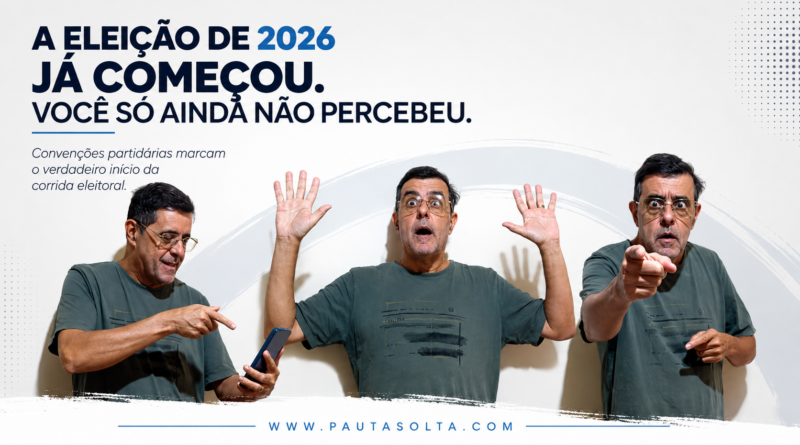 Montagem editorial em formato horizontal com três imagens do jornalista Adelar Dias Junior em sequência. Na primeira, ele observa o celular com expressão de descoberta; na segunda, demonstra surpresa; na terceira, aponta diretamente para o leitor. O fundo é claro e clean, com o título "A Eleição de 2026 já começou. Você só ainda não percebeu." no canto superior esquerdo e o endereço www.pautasolta.com centralizado na parte inferior.